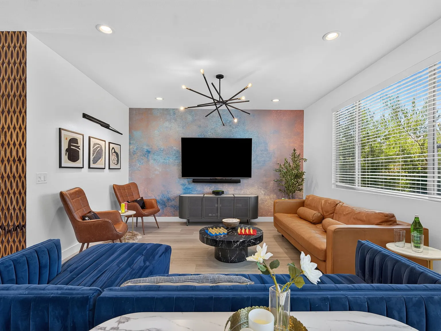 6 bed, 2.5 bath, 2404 sqft, $10,000 — Photo 3