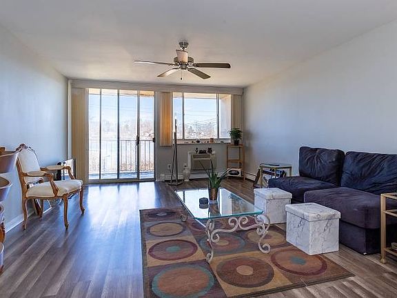 3rd image of 141 E Lake Blvd Floor 1