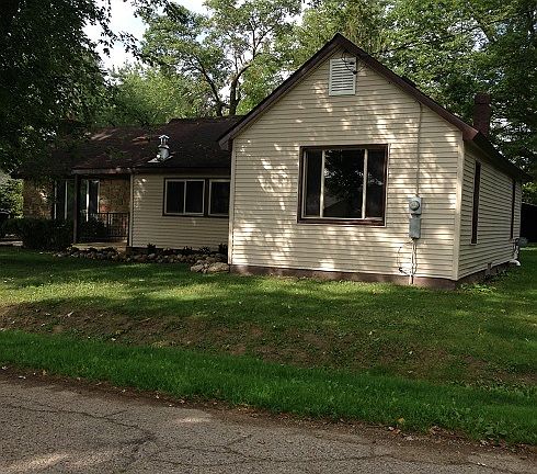 3rd image of 228 Parker St