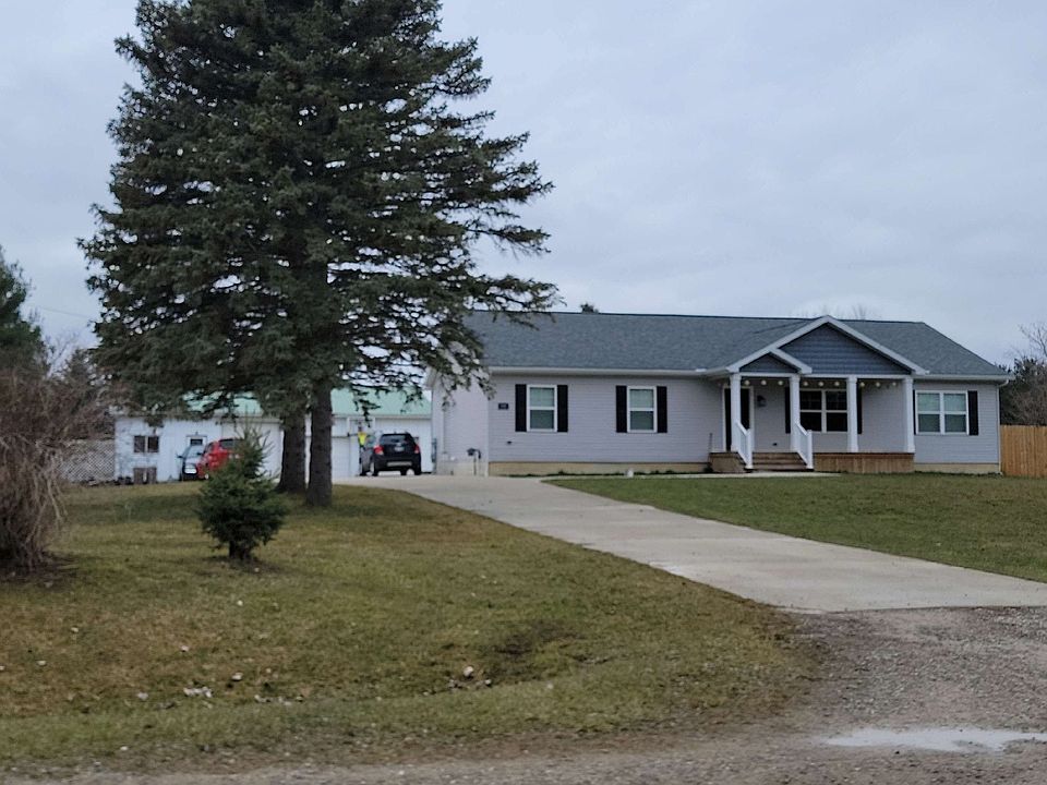 2nd image of 755 N Youngs Rd