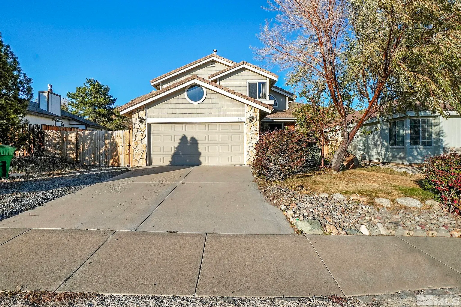 934 W Bonanza Dr photo 1