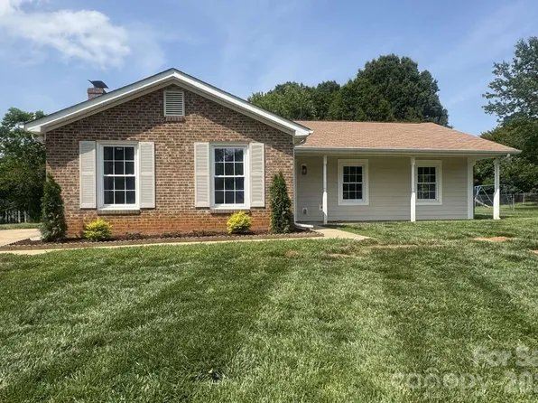 9113 Darius Ct, Charlotte, NC 28227