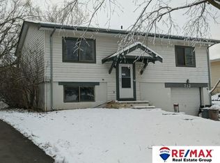 712 Willow Ave, Bellevue, NE 68005