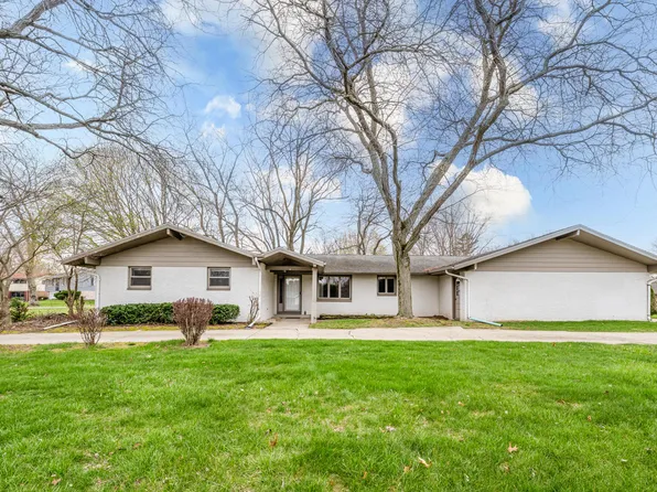 2593 Hillview Ln, Saint Joseph, MI 49085