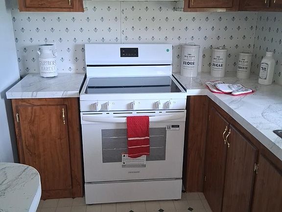 3rd image of 110 Pecan St