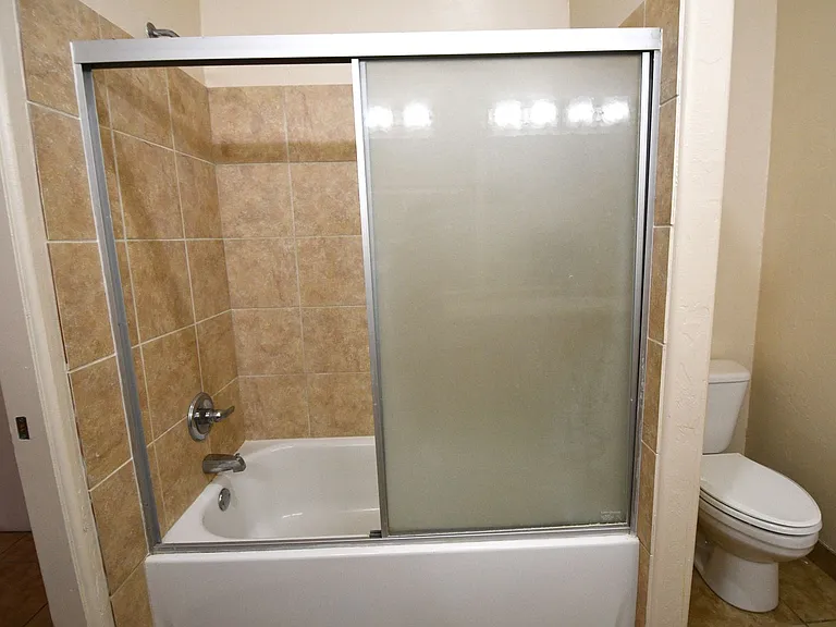1443 W Kilburn St — Photo 10