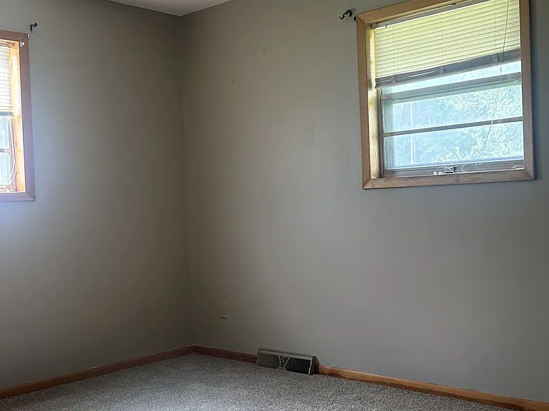 313 E Grandview Dr — Photo 12
