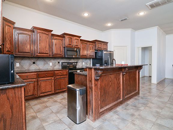 5th image of 6420 94th St