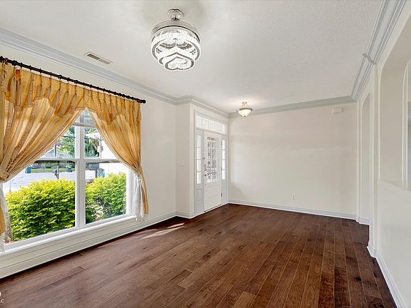 5th image of 8274 Shute Cir