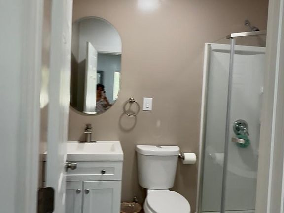 4th image of 1525 Sheridan Ave