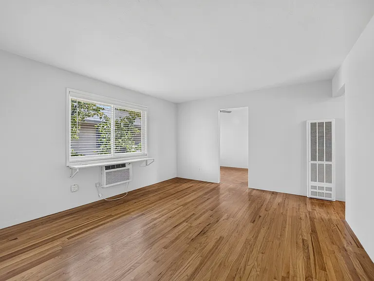 1624 T St #8 — Photo 1