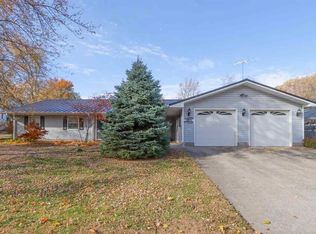 201 N Chestnut St, Winfield, IA 52659