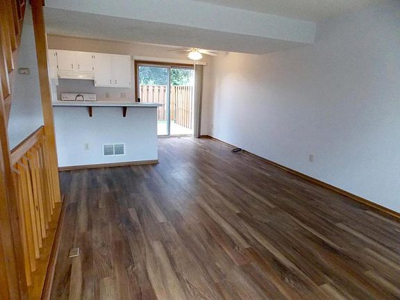 4th image of 4835 Stoneybrook Blvd
