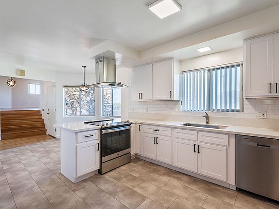 4th image of 29417 N Enrose Ave