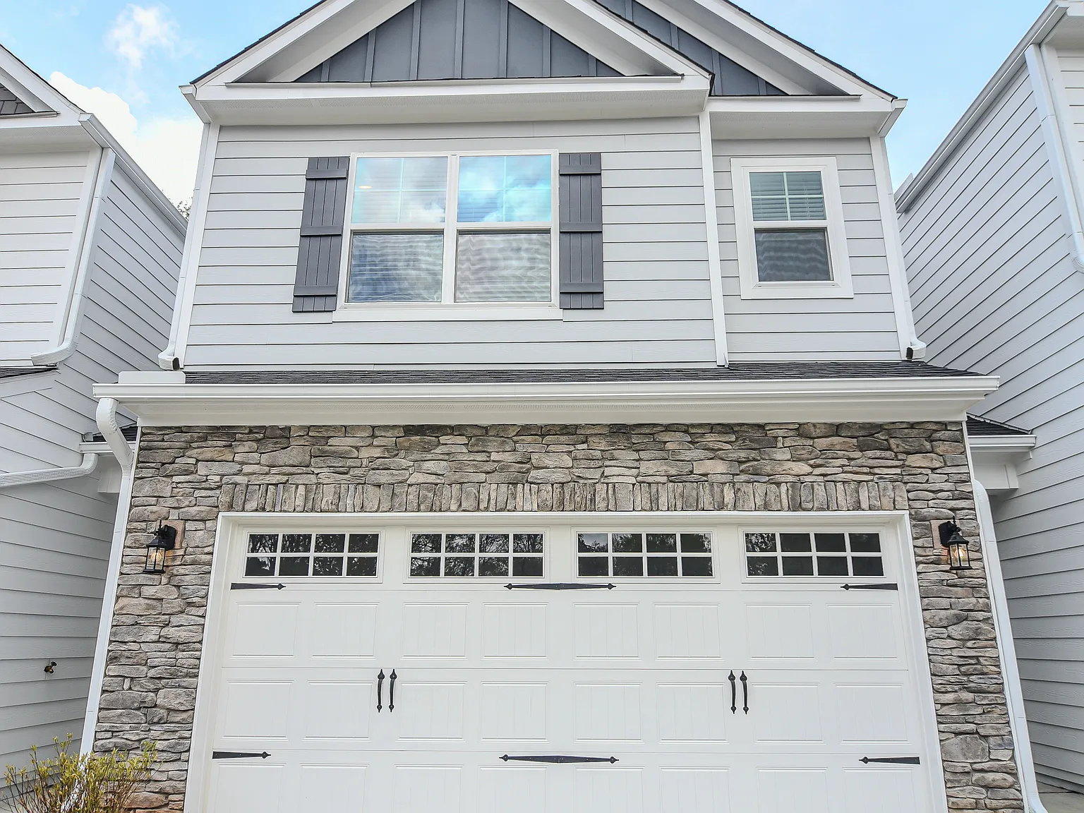 3 bed, 2062 sqft, $2,145 — Photo 1