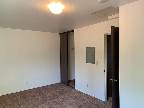 3rd image of 1951 Scarborough Dr APT 14