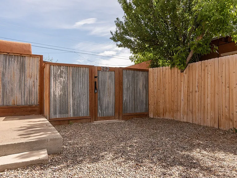 728 Montez Pl — Photo 21