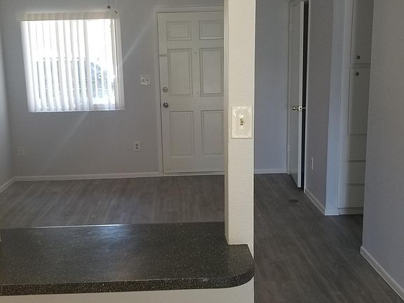 3rd image of 905 E 4th Pl