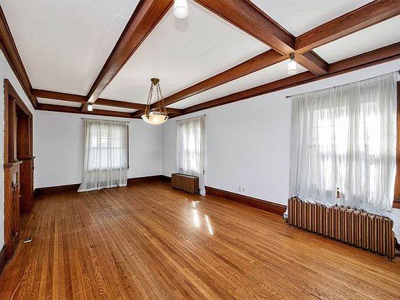 4th image of 654 36th St
