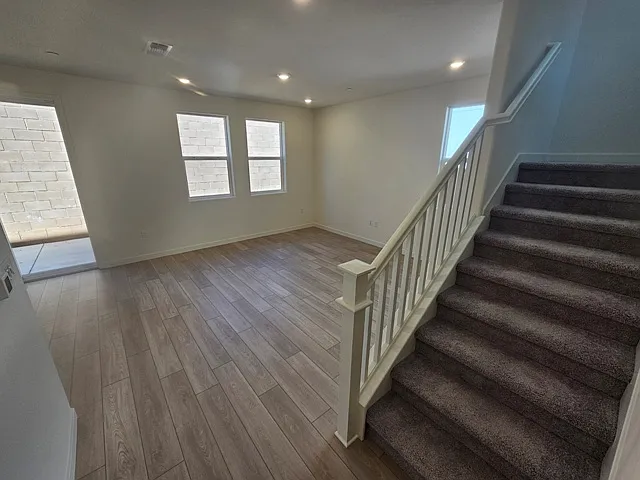 4 bed, 1844 sqft, $3,200 — Photo 3