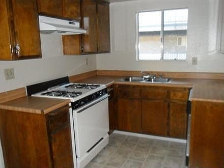 3rd image of 13920 Chadron Ave APT 6