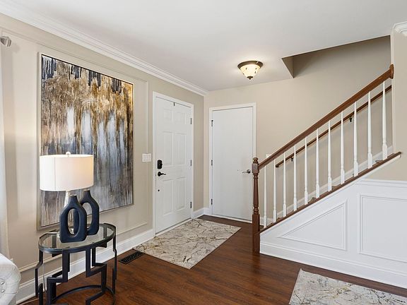 4th image of 298 Clarendon Ln