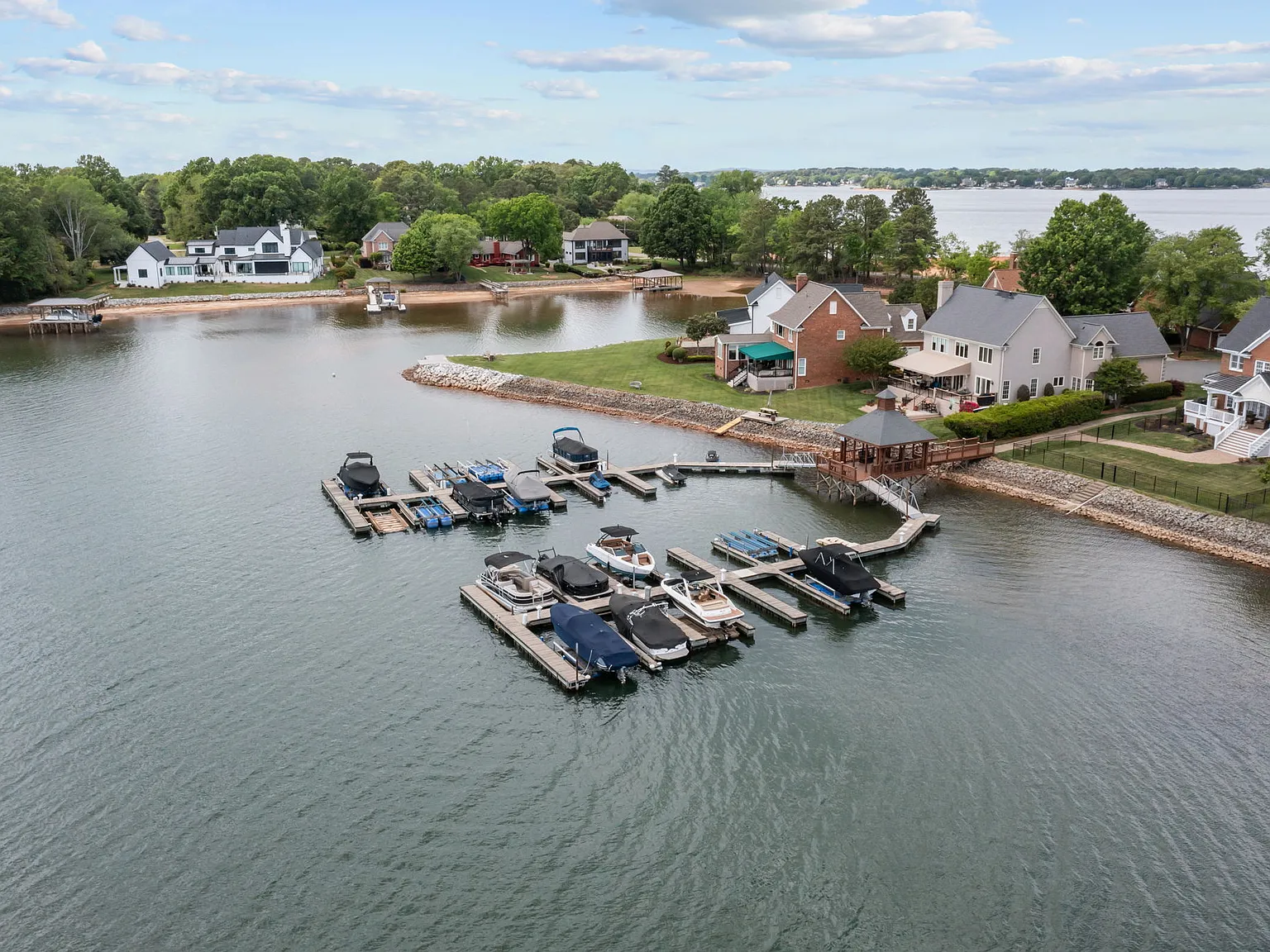 5 bed, 3293 sqft, $7,500 — Photo 2