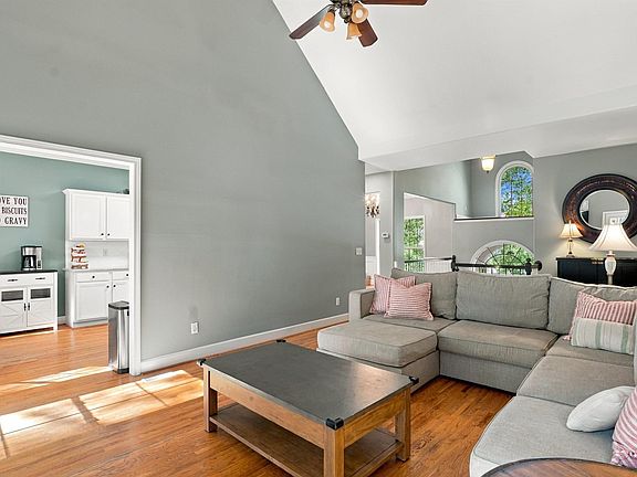 4th image of 460 Sunset Lake Cir