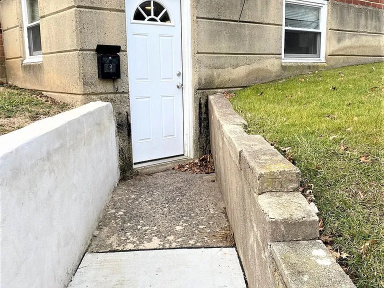 3401 Berkley Ave — Photo 3