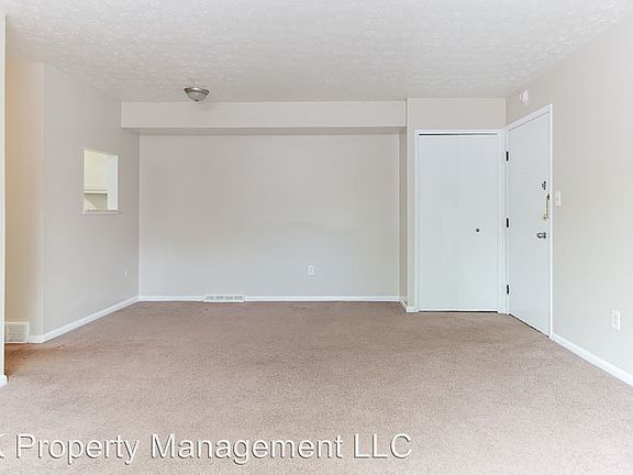 5th image of 657 S Belvoir Blvd APT 4