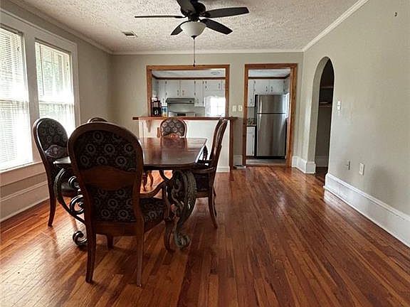 3rd image of 332 Carr St