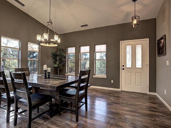5th image of 824 W Country Ln