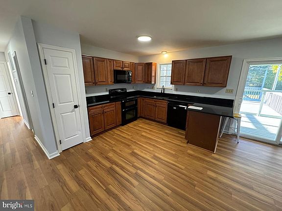 5th image of 419 Summit Ave