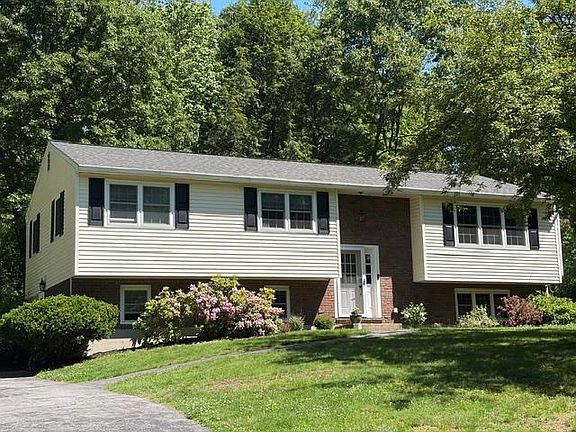 2nd image of 37 Pine Ridge Drive