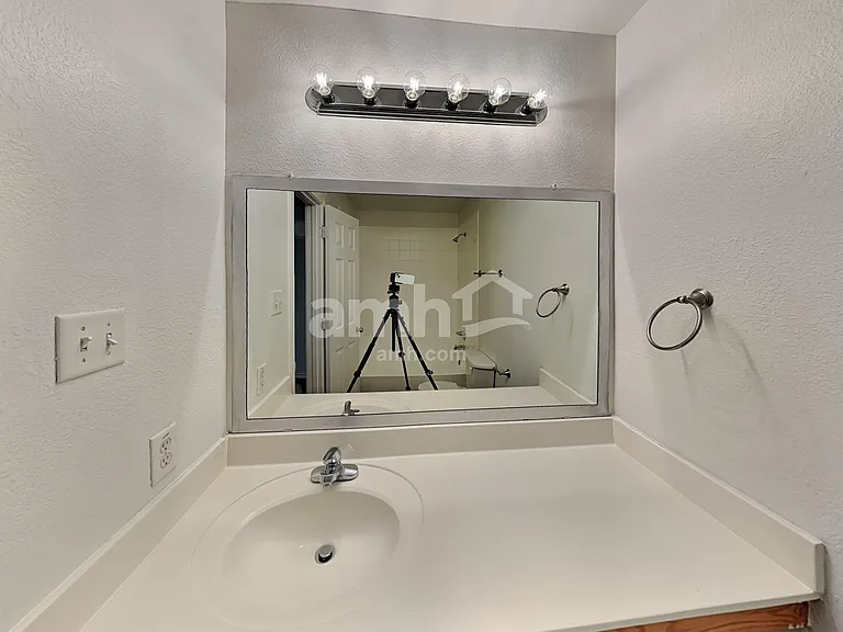 8802 Mission Mdw — Photo 12