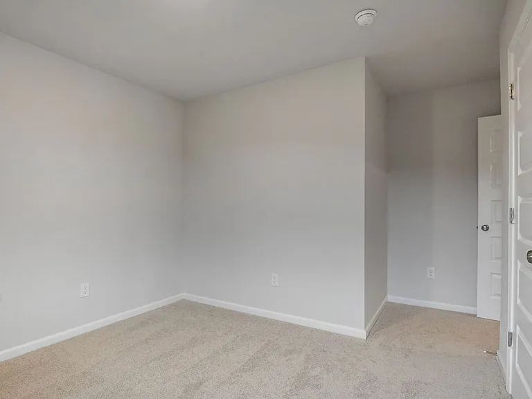 813 Ashford Dr — Photo 16