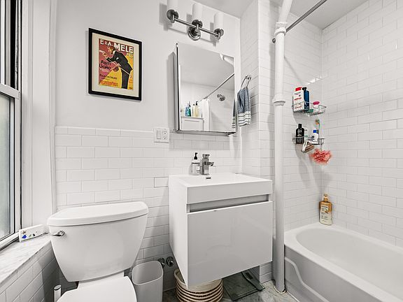 5th image of 102 Christopher St APT 3B
