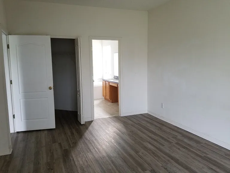 10521 Beneva Dr — Photo 2