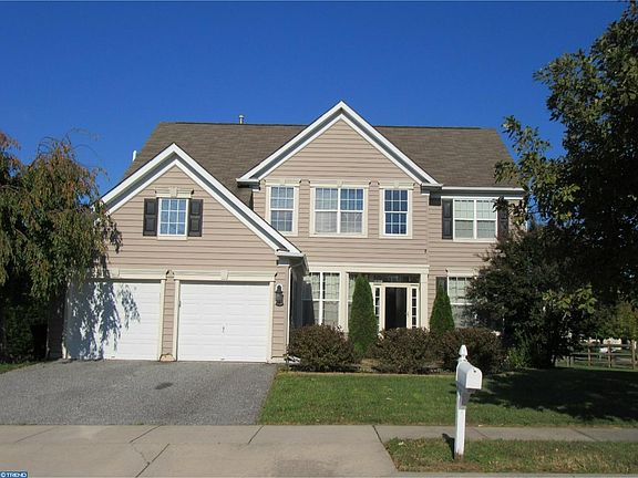 2nd image of 912 Sweet Hollow Way