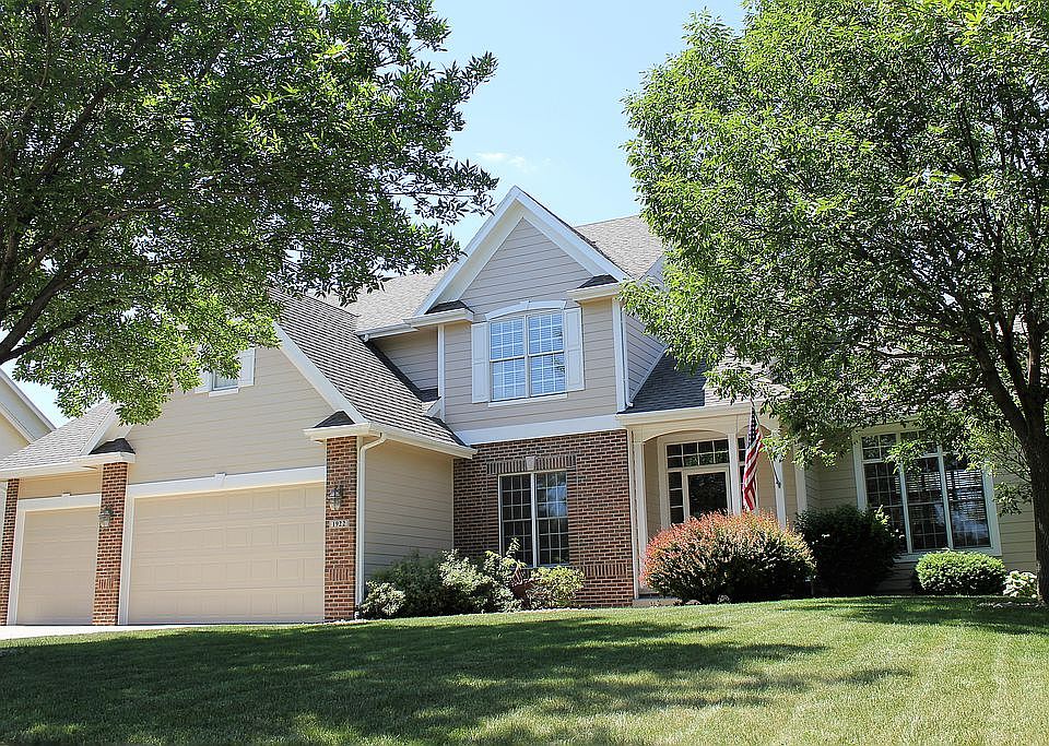 1st image of 1922 NE Cameron Dr