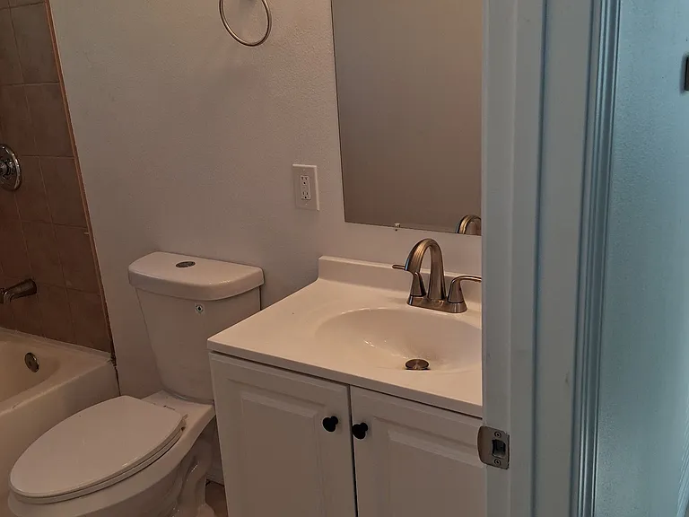 31200 Avenida Alvera #B — Photo 14