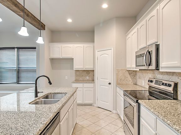 5th image of 1809 Silver Oak Dr