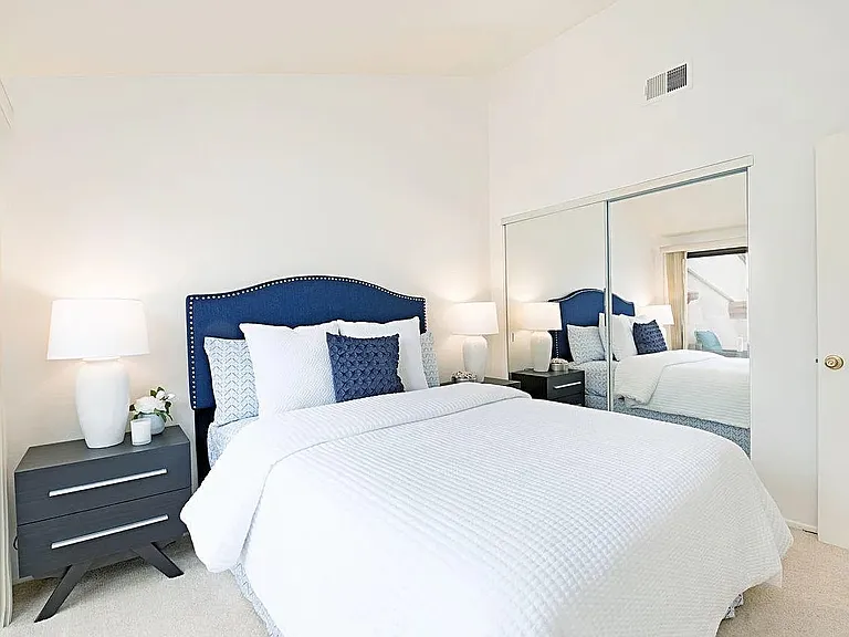 2051 Cliff Dr #18 — Photo 6