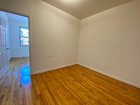 3rd image of 208 Meserole St