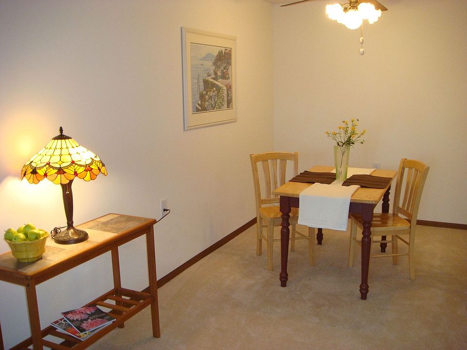 Beautiful 2BR residence with new carpet and new appliances.