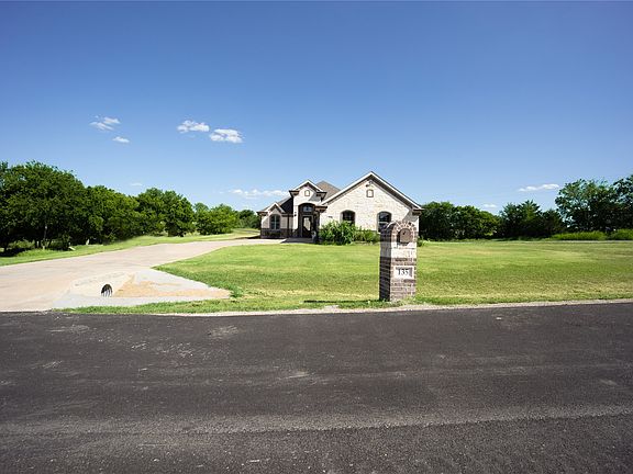 2nd image of 135 Turnberry Ln