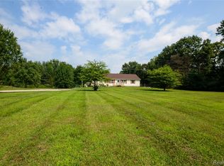 73 Dockham Rd, Columbiaville, MI 48421