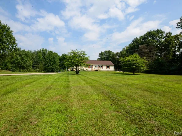 73 Dockham Rd, Columbiaville, MI 48421