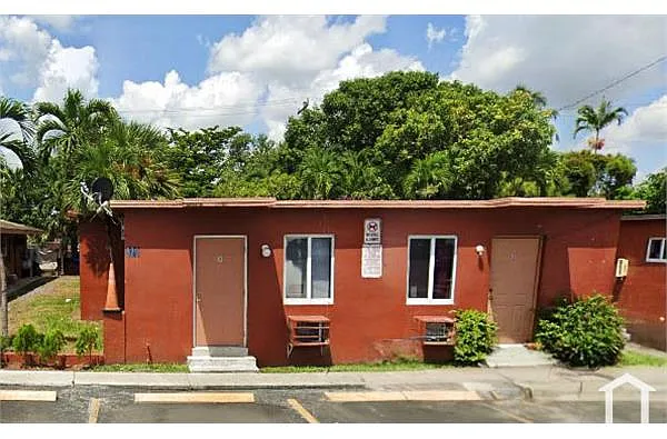 Building Photo - 829 NW 10th Ter #2