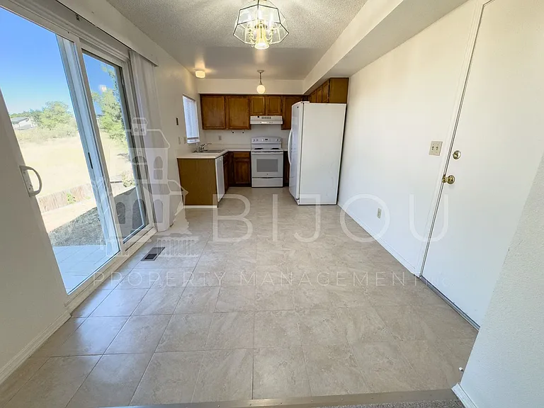 6470 Chantilly Pl — Photo 5